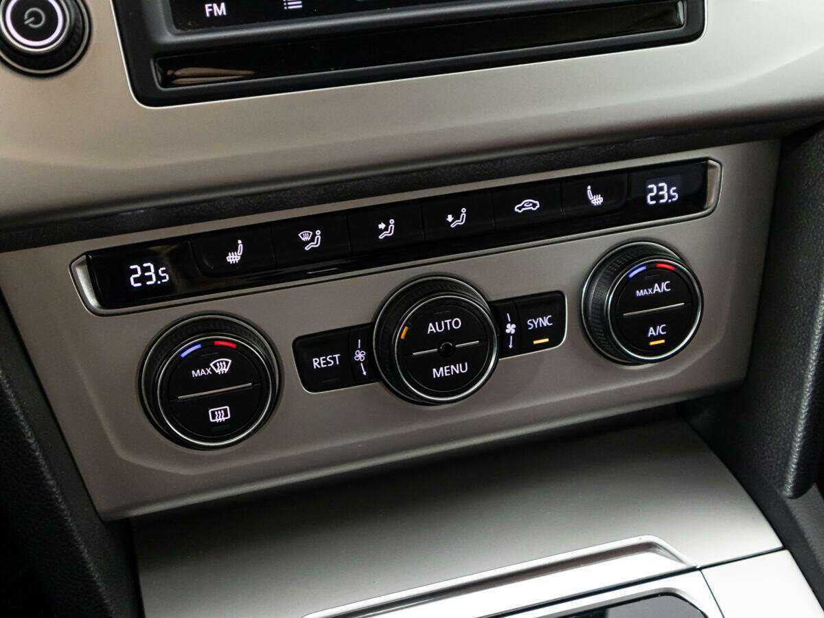 Купить Volkswagen Passat с пробегом. Фото: #18