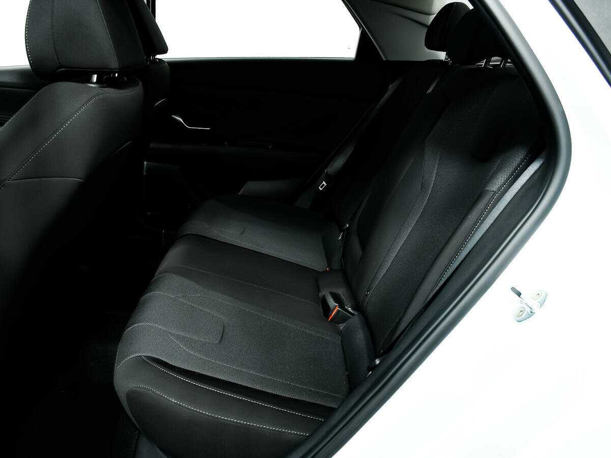 Купить Hyundai Elantra с пробегом. Фото: #11