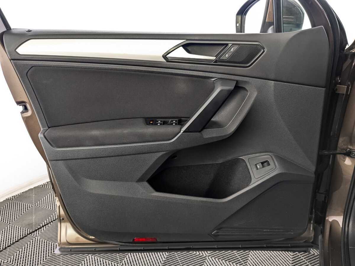 Купить Volkswagen Tiguan с пробегом. Фото: #14