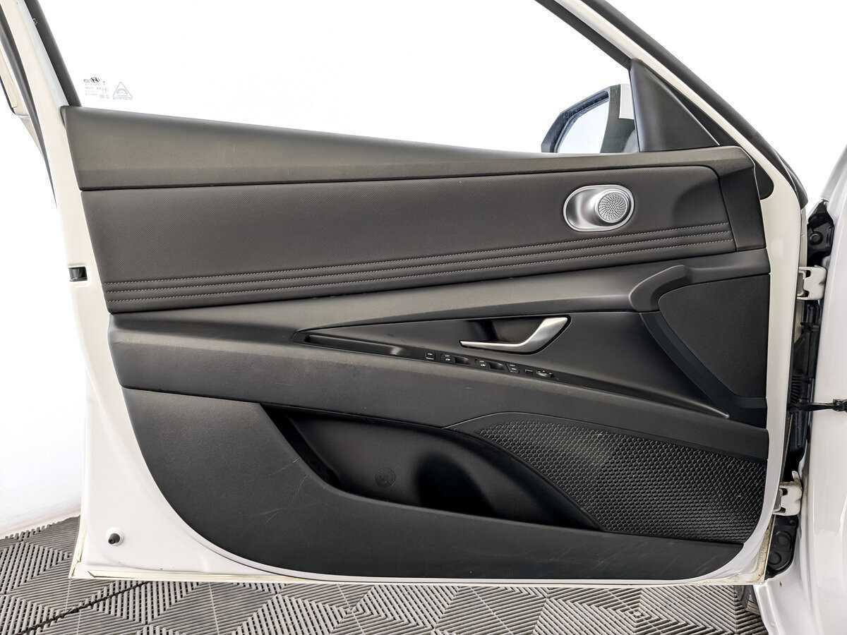 Купить Hyundai Elantra с пробегом. Фото: #16