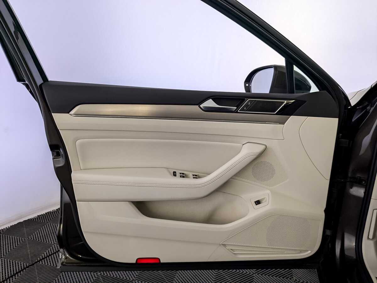 Купить Volkswagen Passat с пробегом. Фото: #16