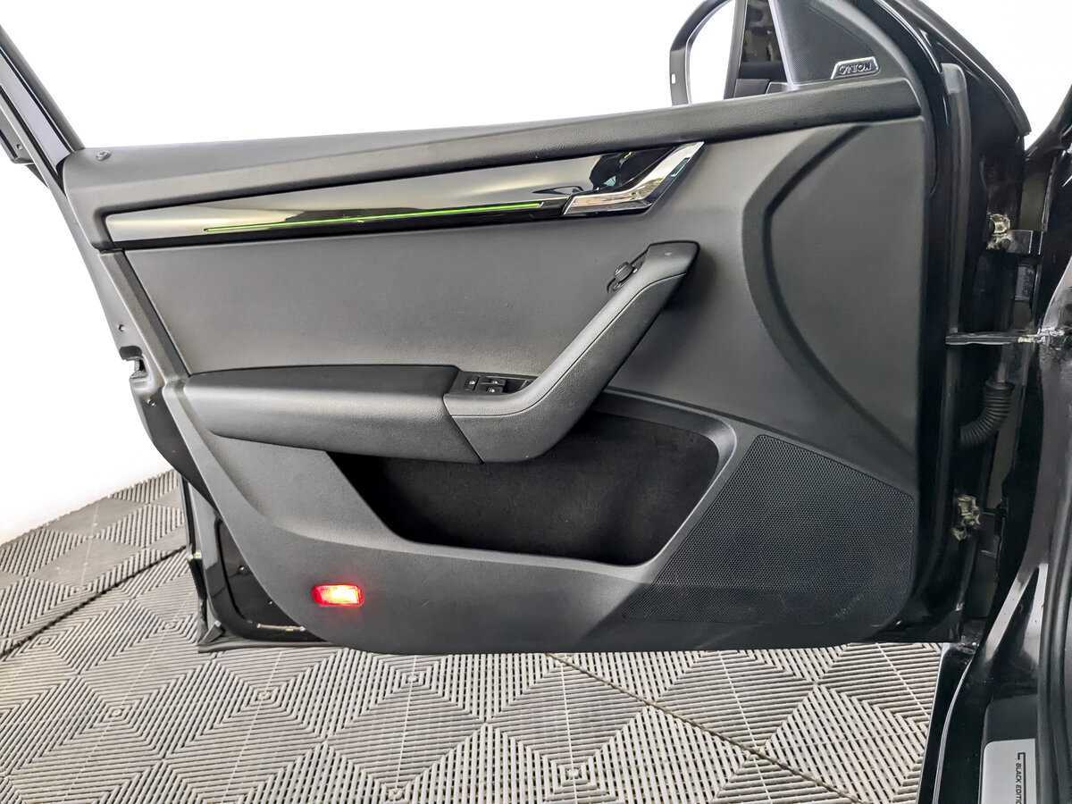 Купить Skoda Octavia с пробегом. Фото: #18