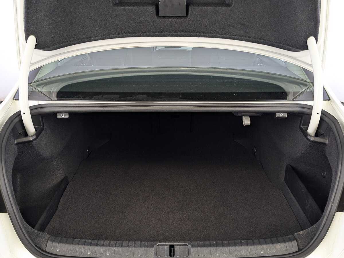 Купить Volkswagen Passat с пробегом. Фото: #9