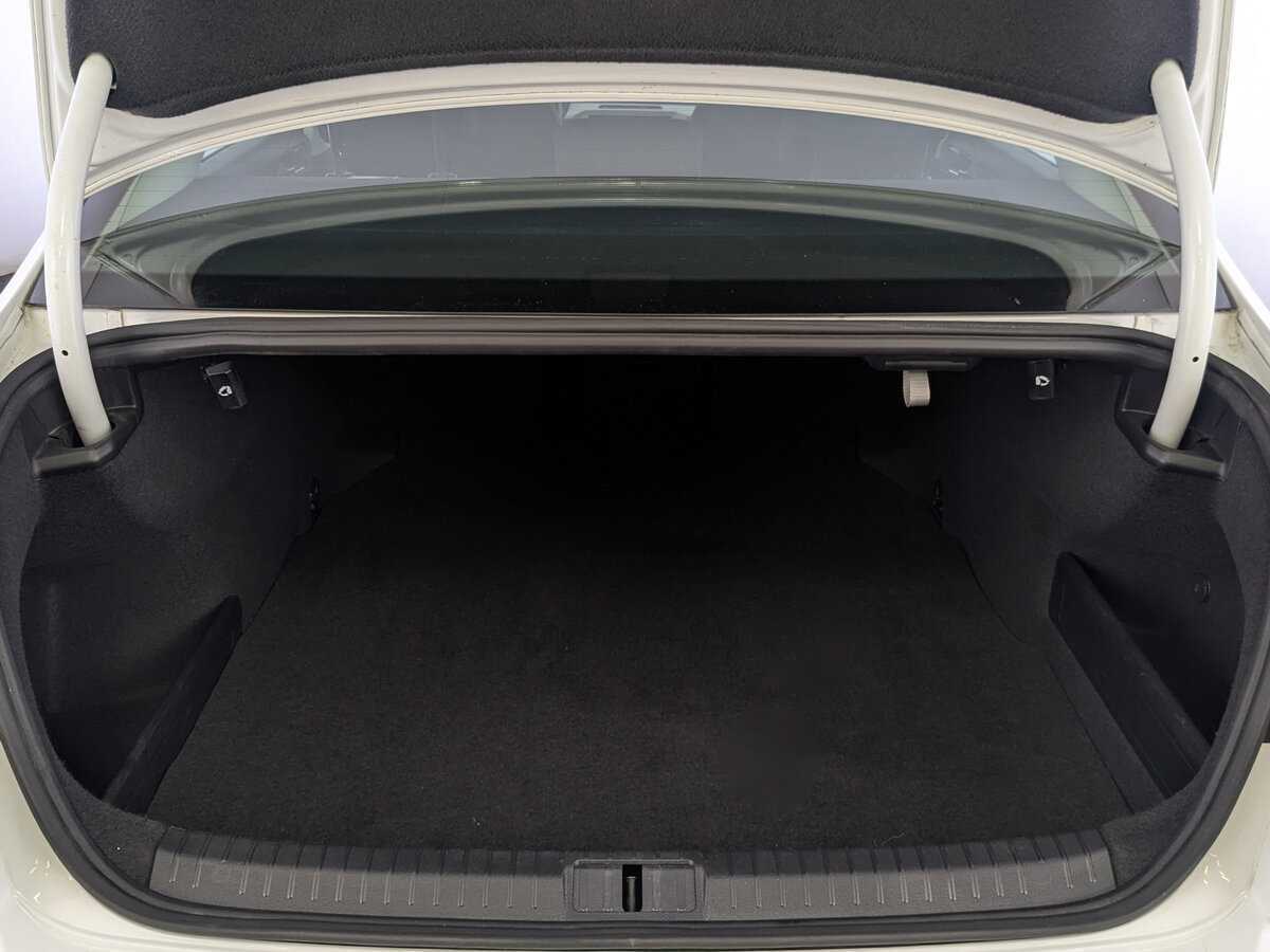 Купить Volkswagen Passat с пробегом. Фото: #9