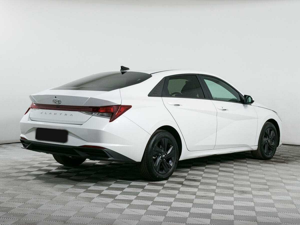 Купить Hyundai Elantra с пробегом. Фото: #2