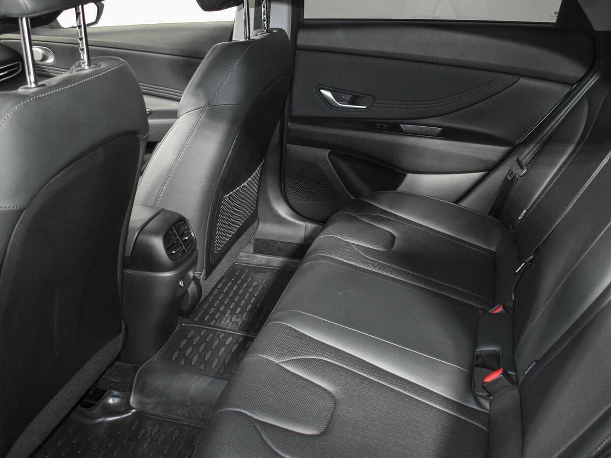 Купить Hyundai Elantra с пробегом. Фото: #12