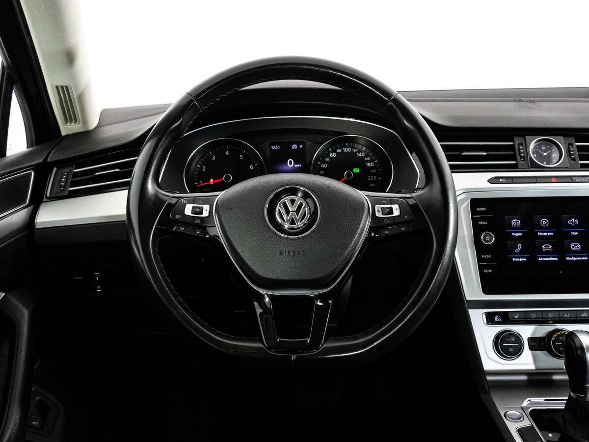 Купить Volkswagen Passat с пробегом. Фото: #10