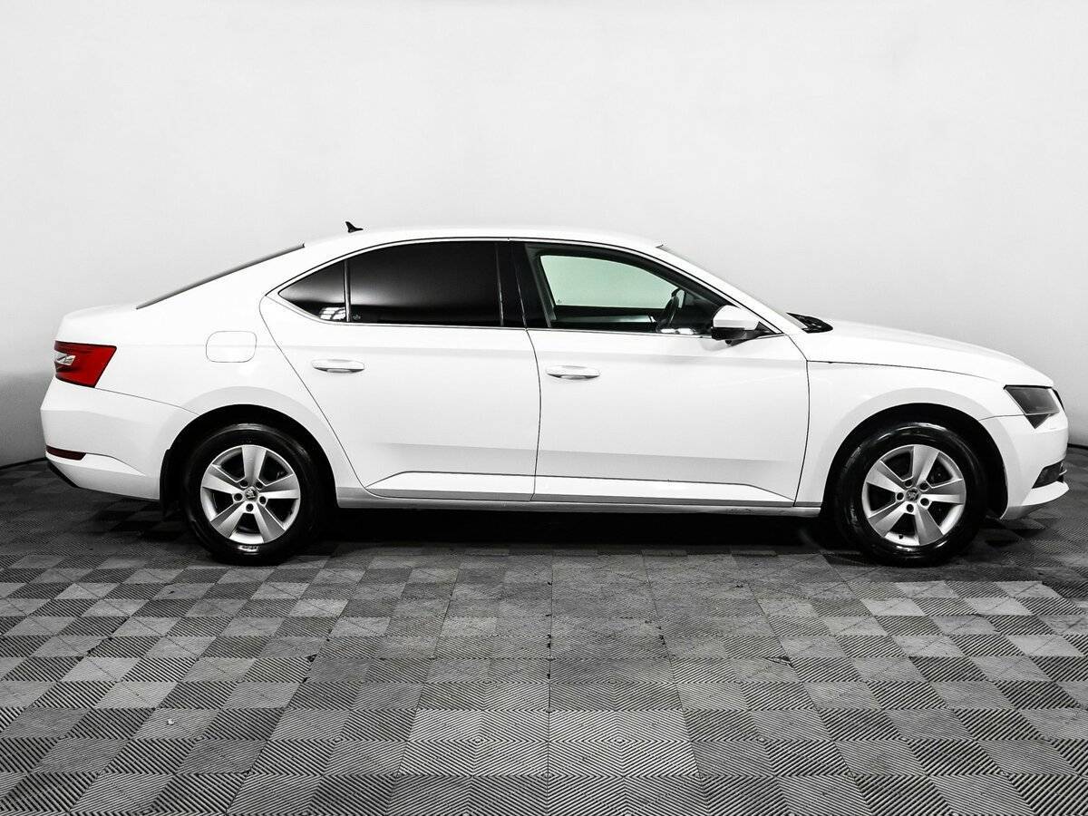Купить Skoda Superb с пробегом. Фото: #3