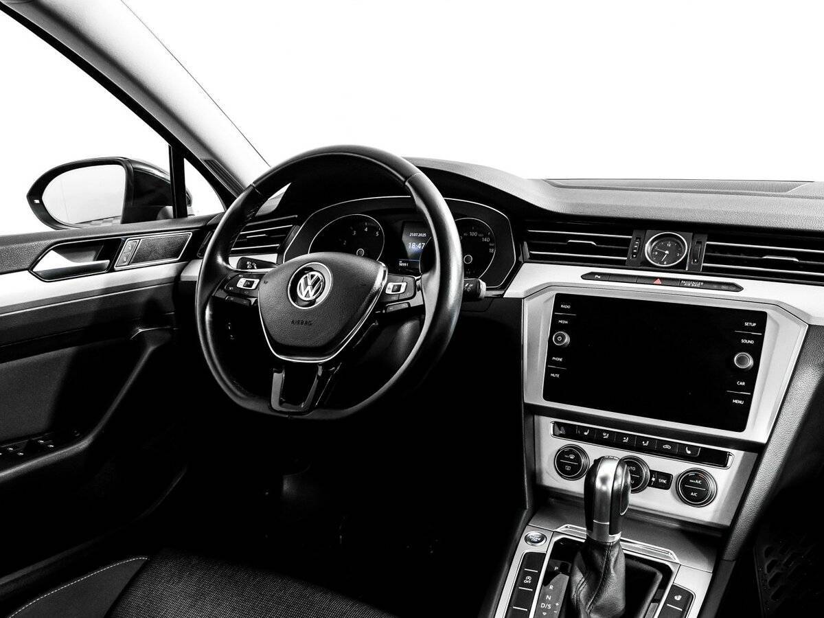 Купить Volkswagen Passat с пробегом. Фото: #8