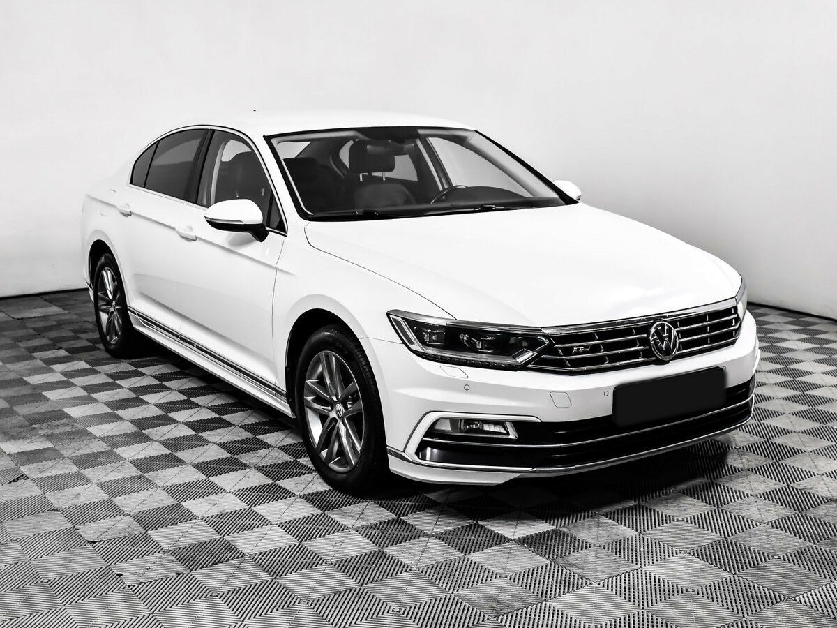 Купить Volkswagen Passat с пробегом. Фото: #2