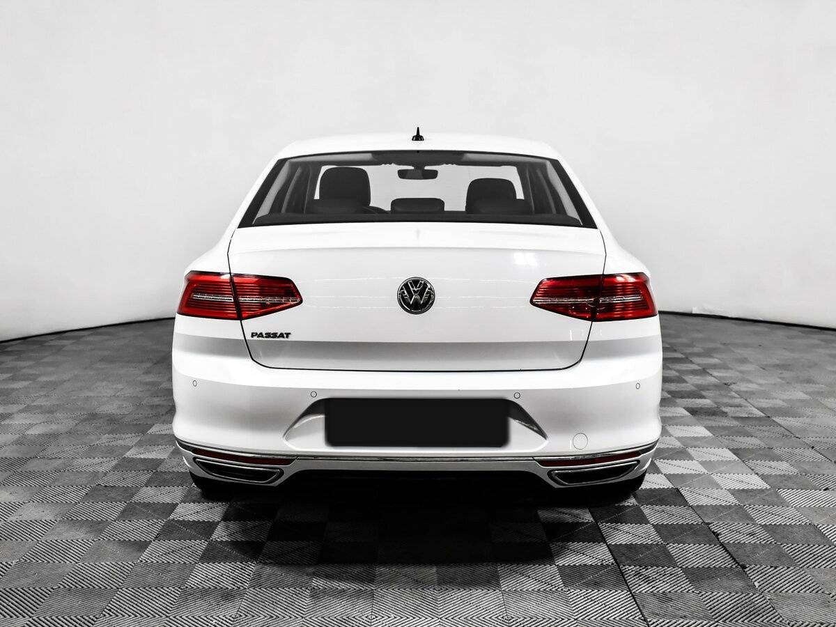 Купить Volkswagen Passat с пробегом. Фото: #5