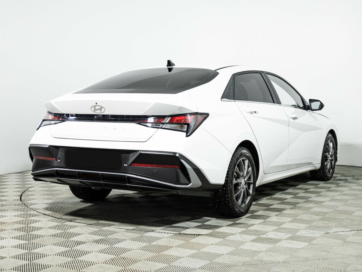 Купить Hyundai Elantra с пробегом. Фото: #4